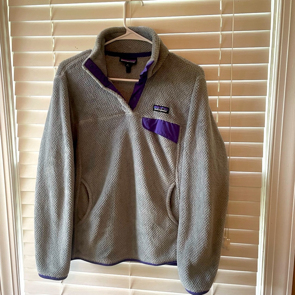 patagonia half zip! gray with purple size M